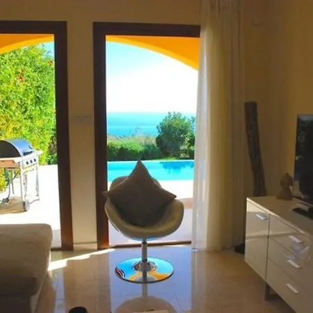 Cyprus Villa Minutes From The Beach, Paphos Villa 1154 Kouklia