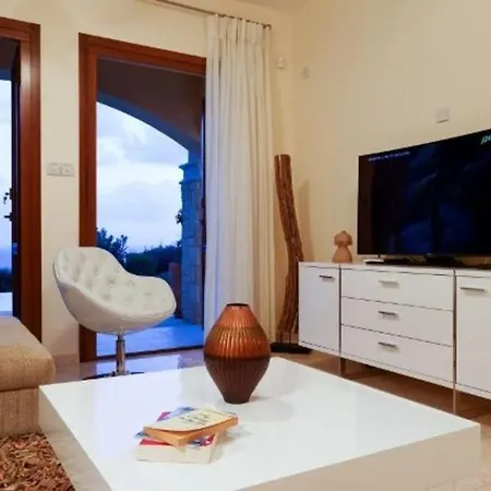 Cyprus Villa Minutes From The Beach, Paphos Villa 1154 Villa Kouklia
