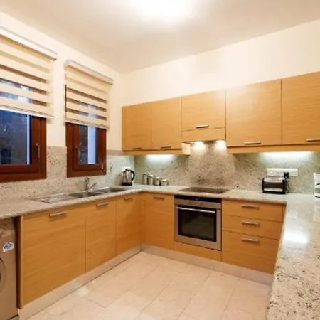 Cyprus Villa Minutes From The Beach, Paphos Villa 1154 Βίλα