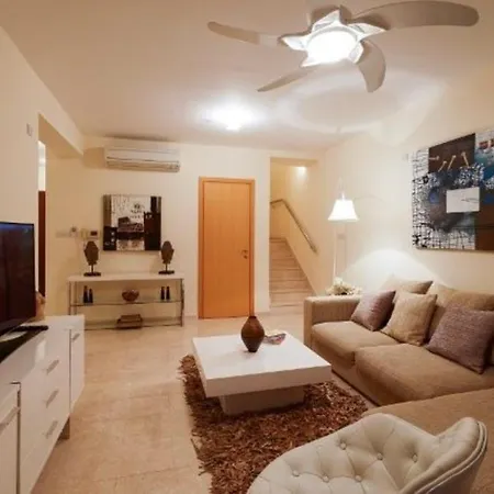 Cyprus Villa Minutes From The Beach, Paphos Villa 1154 Βίλα *